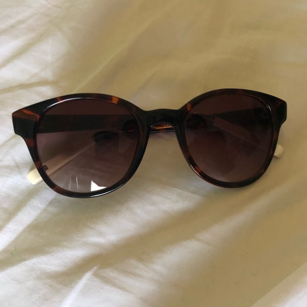 NWOT tommy Hilfiger sunglasses